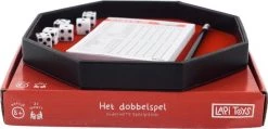 Lapi Toys - Het Dobbelspel - Yahtzee - Yatzee - Dobbel - Dobbelbord - Gezelschapsspel Voor Volwassenen En Kinderen - Dobbelpiste - Dobbelsteenbak - Rolling Tray - Pitjesbak - Met Dobbelstenen Set, Yahtzee Scoreblok, Dobbelbak En Potloden - Rood -Dobbel Spellen Winkel 550x264 1