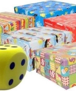 Merkloos Sinterklaas Spel Gele Dobbelsteen En 10x Inpakpapier Rollen - Pakjesavond Sinterklaasspel Dobbelstenen En Cadeaupapier Set -Dobbel Spellen Winkel 550x350 6