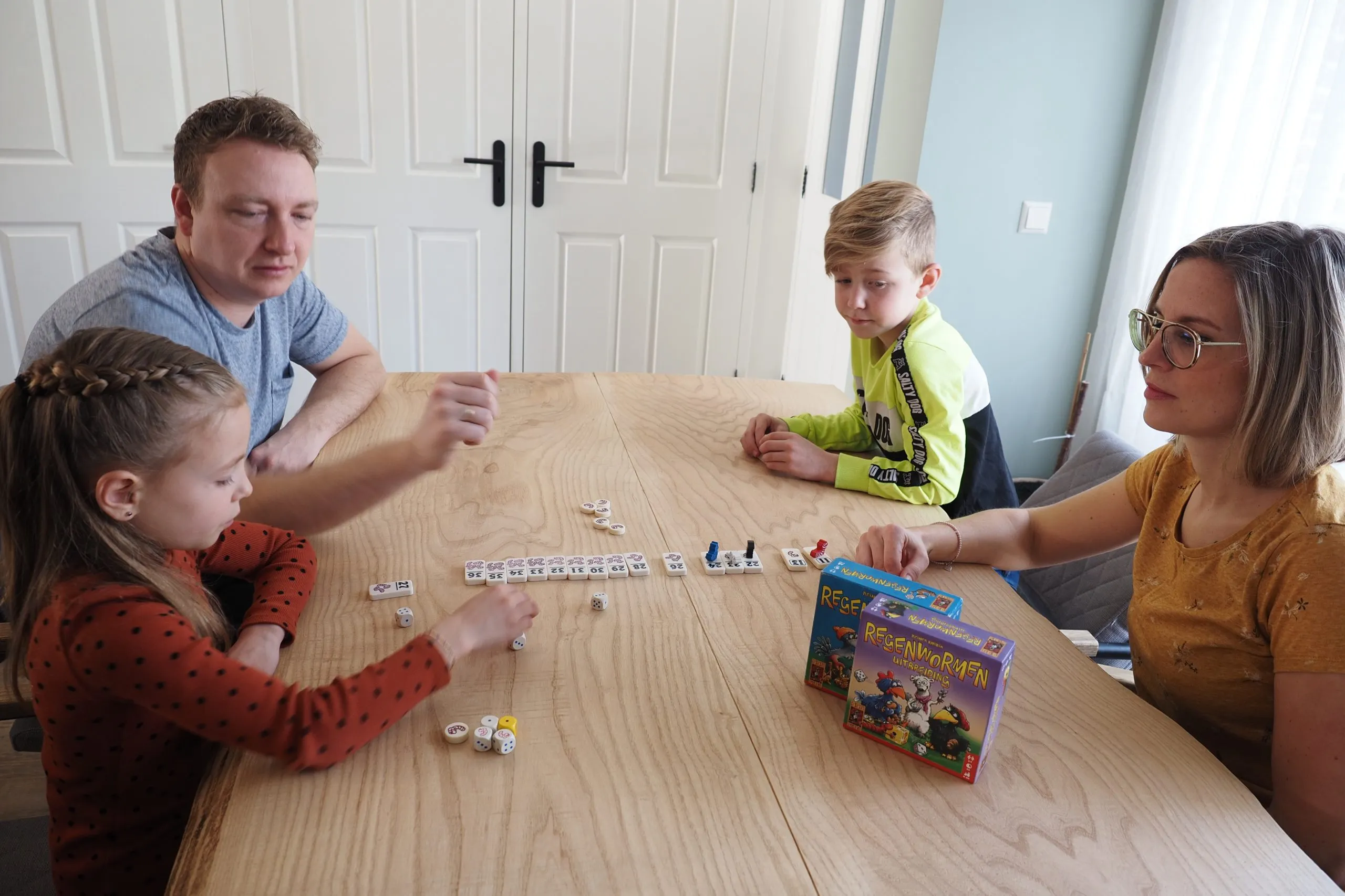 Dobbel Spellen Winkel -Dobbel Spellen Winkel P2215378 scaled 1